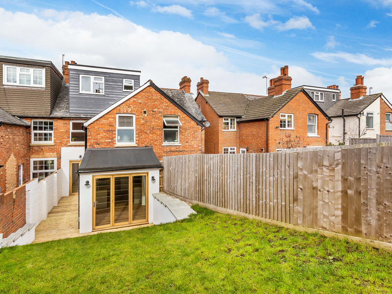 3 bed House - End Terrace For Sale in Dorking, Surrey - 3