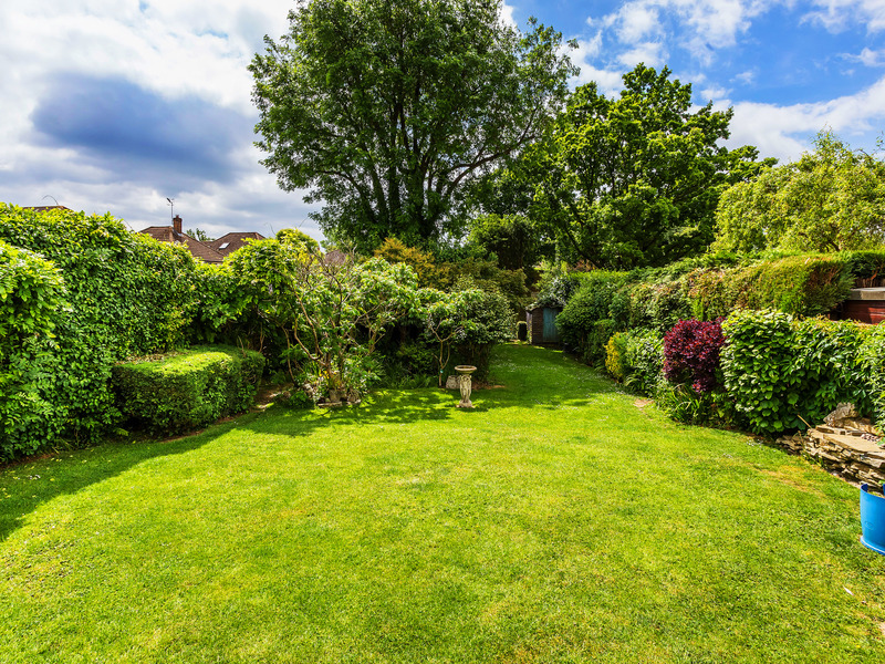 3 Bed Bungalow Detached For Sale in Redhill