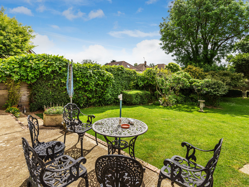 3 Bed Bungalow Detached For Sale in Redhill