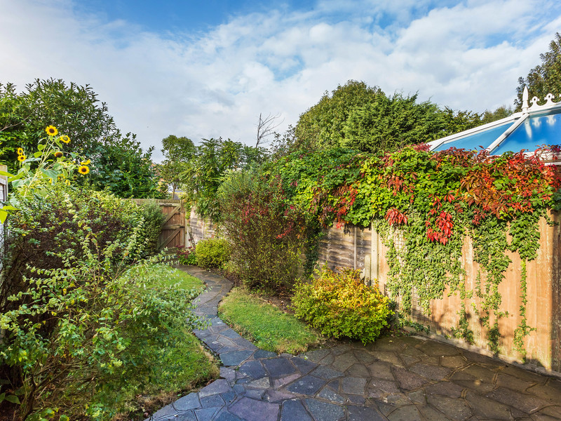 2 bed House - End Terrace For Sale in Ashtead, Surrey - 2