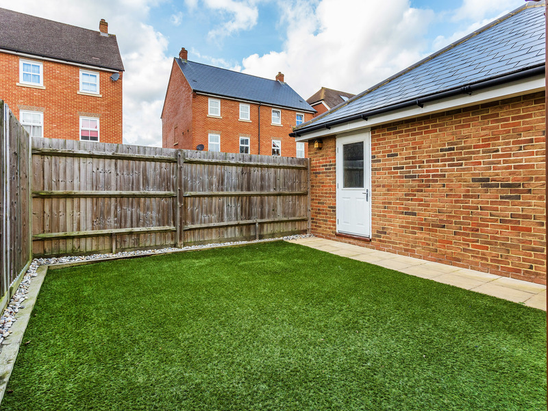 3 bed House - Semi For Sale in Horley, Surrey