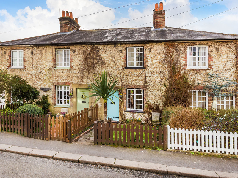 2 bed Cottage For Sale in Reigate, Surrey