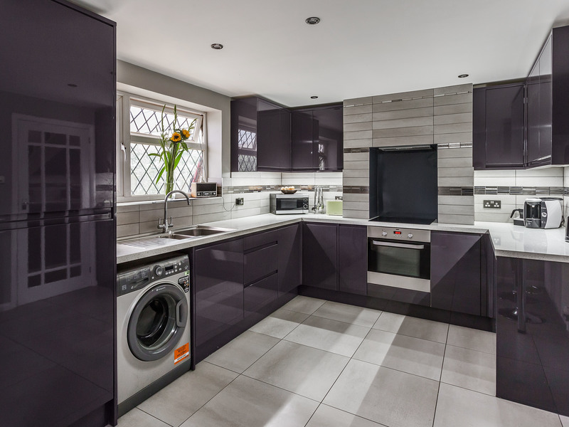 3 bed House - End Terrace For Sale in Horley, Surrey