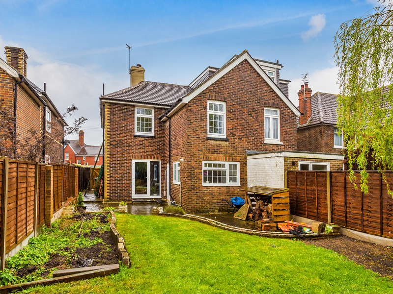 3 bed House - Semi For Sale in Horley, Surrey - 2
