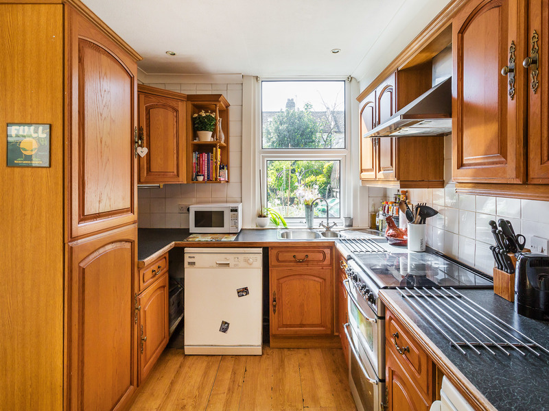 3 bed House - End Terrace For Sale in Croydon, Surrey - 2