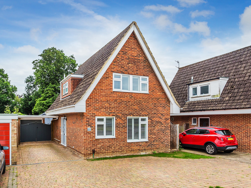 3 bed House - Detached For Sale in Horley, Surrey