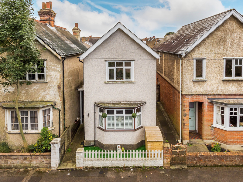 3 bed House - Detached For Sale in Redhill, Surrey