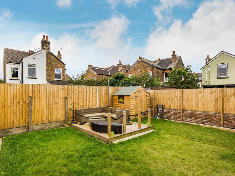 3 bed House - Detached For Sale in Redhill, Surrey - 2
