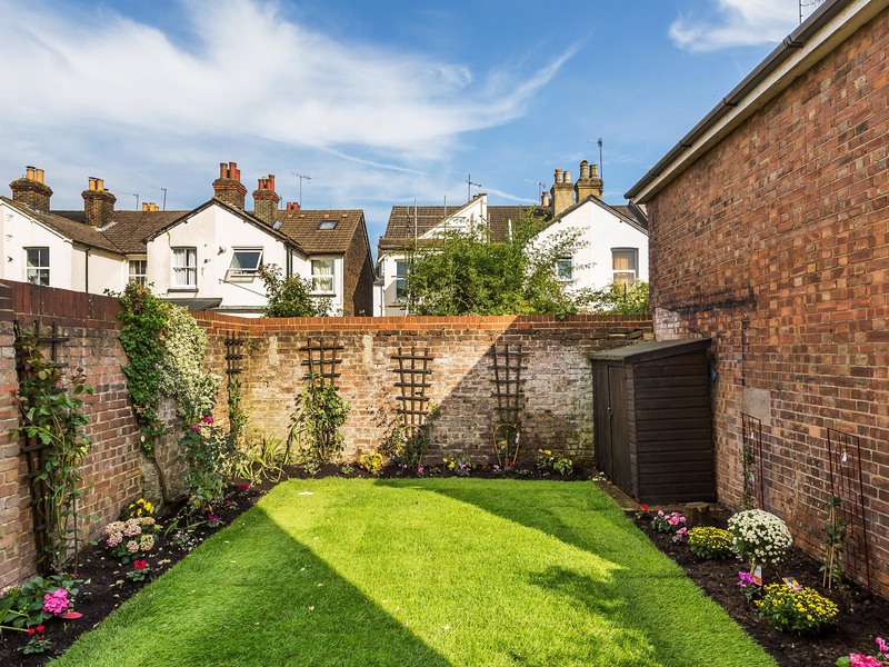 3 bed House - Detached For Sale in Redhill, Surrey - 2