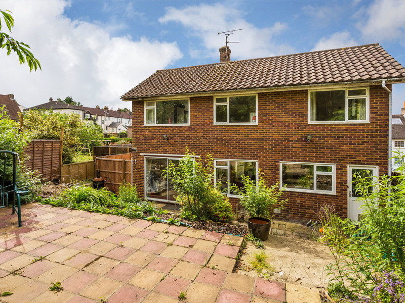 3 Bed House Detached For Sale in Redhill