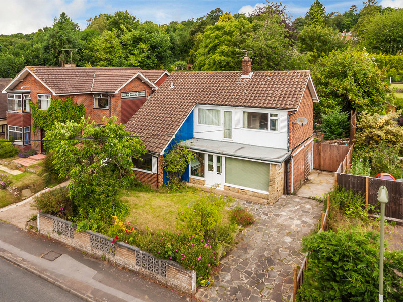 3 Bed House Detached For Sale in Redhill