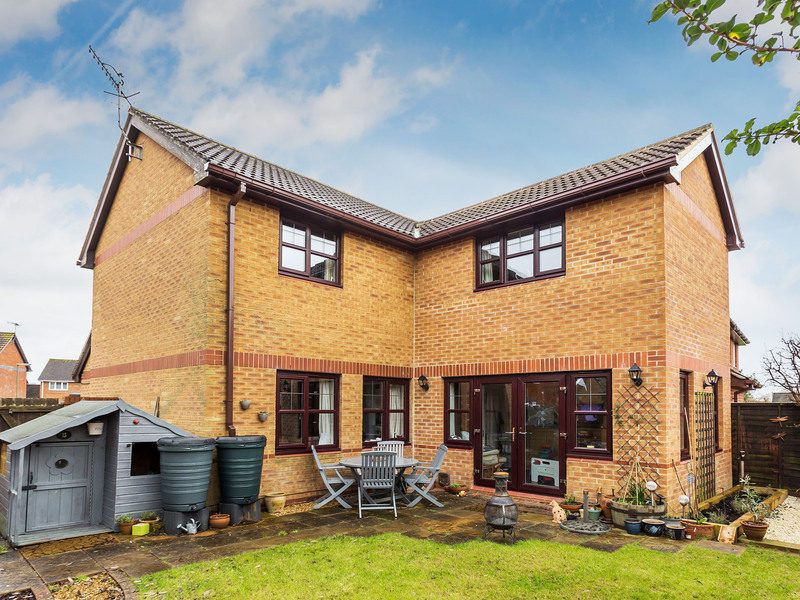 4 bed House - Detached For Sale in Horley, Surrey