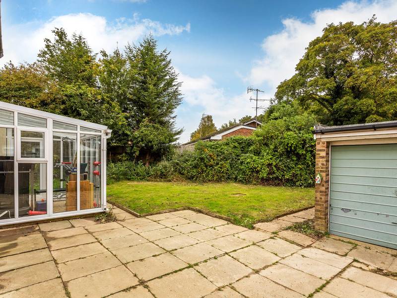 4 bed House - Detached For Sale in Horley, Surrey - 3