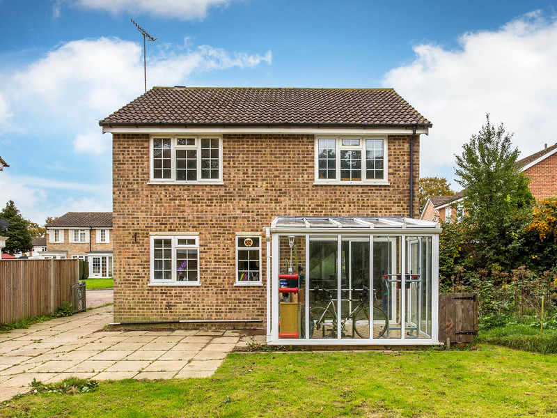 4 bed House - Detached For Sale in Horley, Surrey - 2