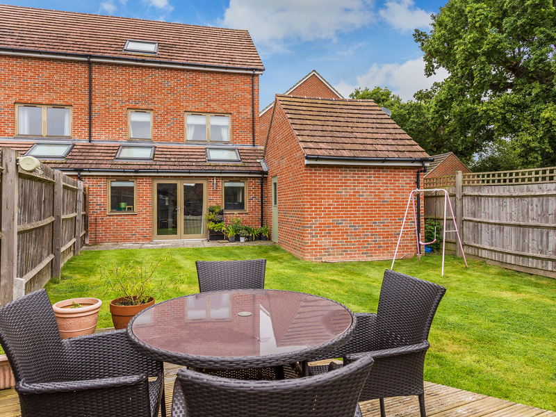 4 Bed House Townhouse For Sale in Crawley