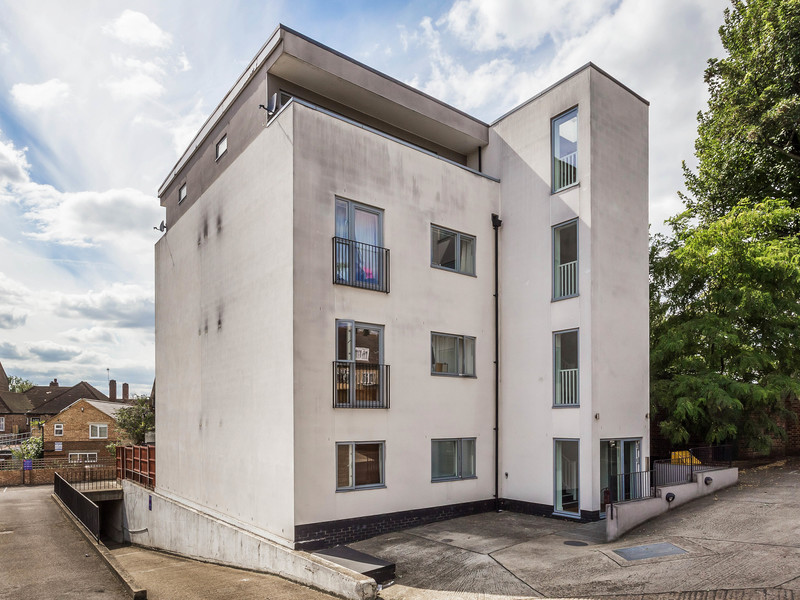 2 bed Apartment For Sale in Sutton, Surrey