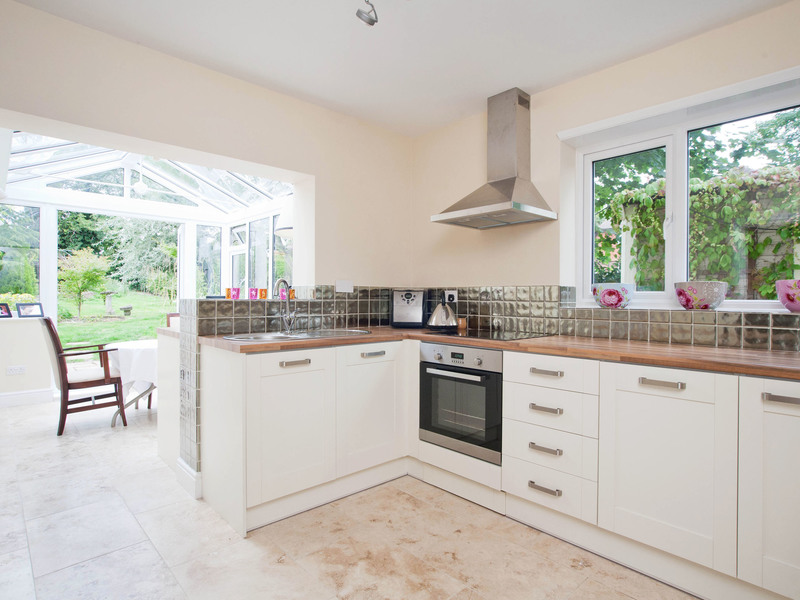 3 bed House - Detached For Sale in Godstone, Surrey - 2