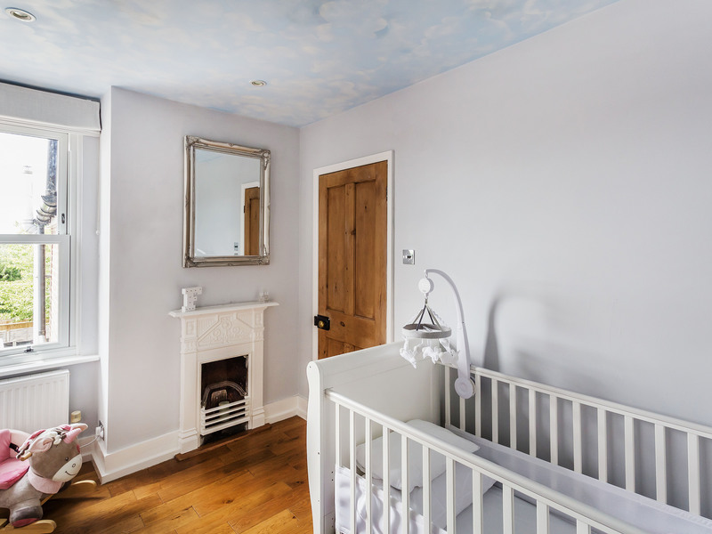 2 Bed House Detached For Sale in Reigate