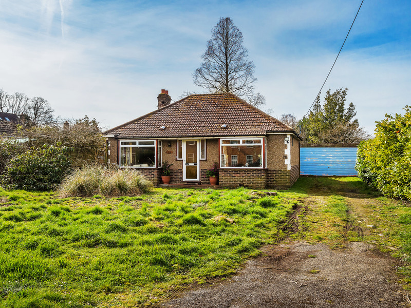 2 Bed Bungalow Detached For Sale in Crawley