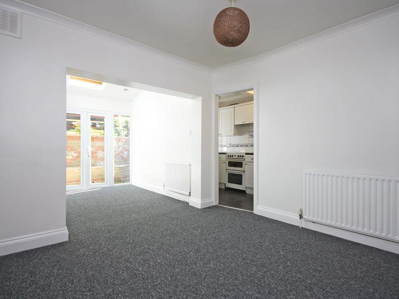 3 Bed House End Terrace For Sale in Coulsdon