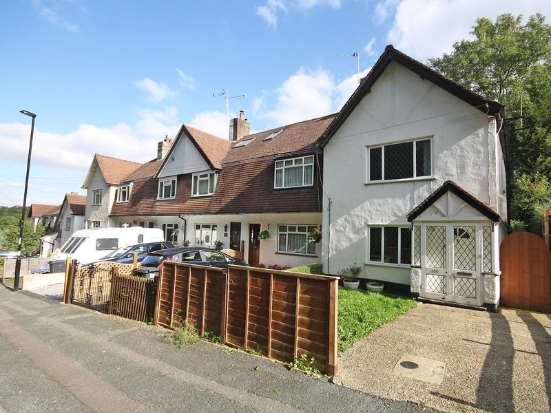 3 bed House - End Terrace For Sale in Coulsdon, Surrey