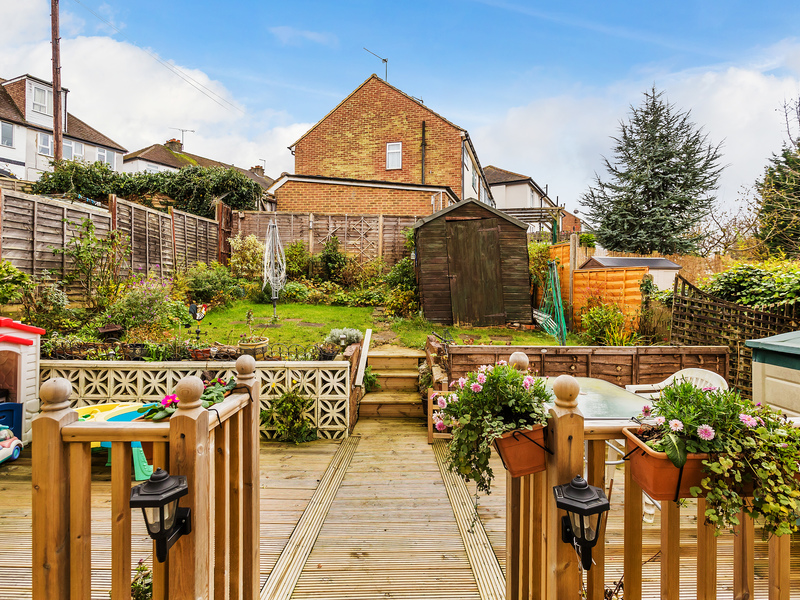 4 Bed House Semi For Sale in Caterham