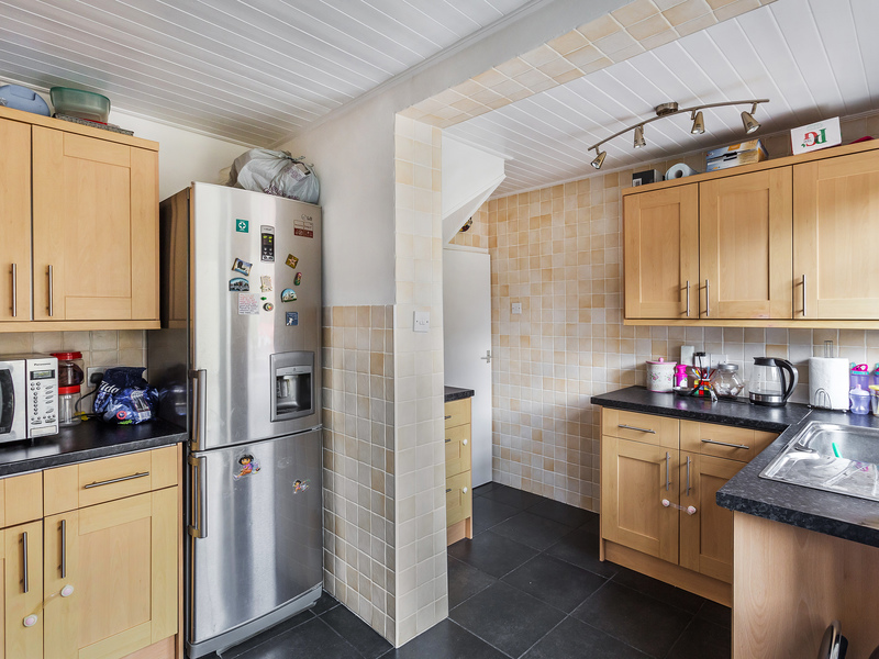 4 Bed House Semi For Sale in Caterham