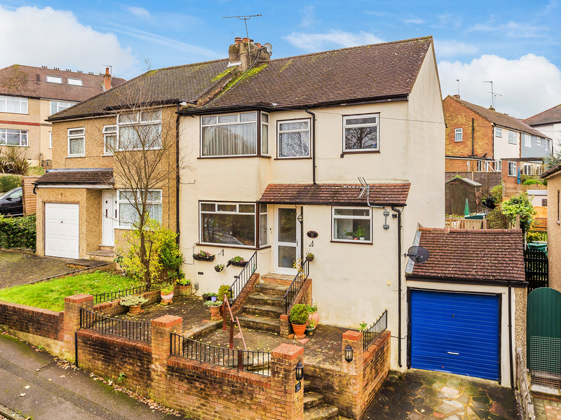 4 Bed House Semi For Sale in Caterham