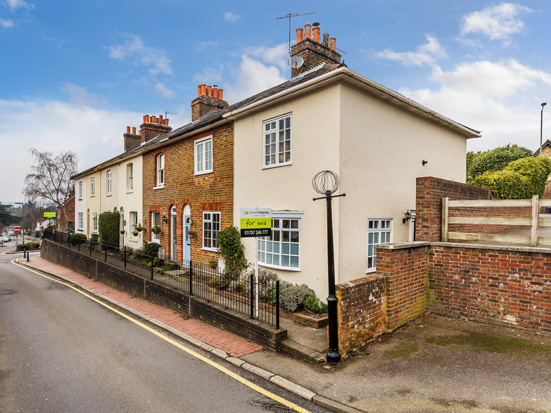 2 bed House - End Terrace For Sale in Reigate, Surrey