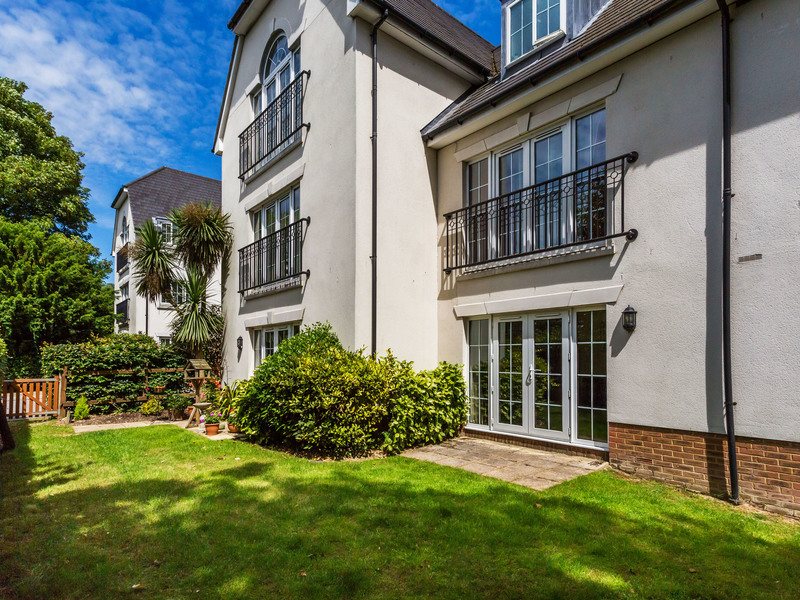 2 bed Apartment For Sale in Reigate, Surrey - 2