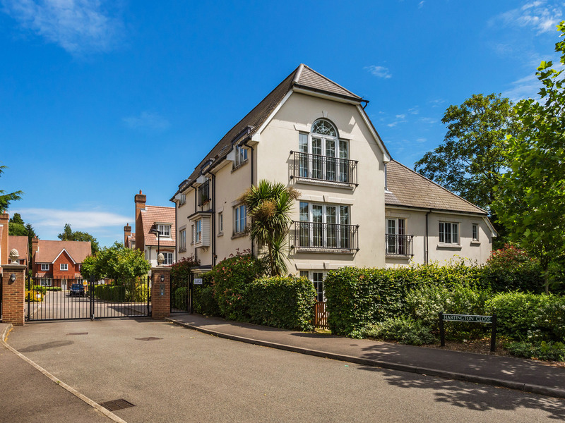 2 bed Apartment For Sale in Reigate, Surrey