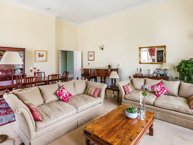2 bed Apartment For Sale in Redhill, Surrey - 3