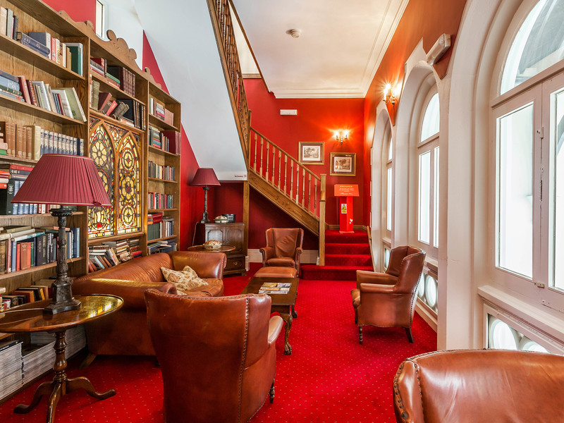 2 bed Apartment For Sale in Redhill, Surrey - 2