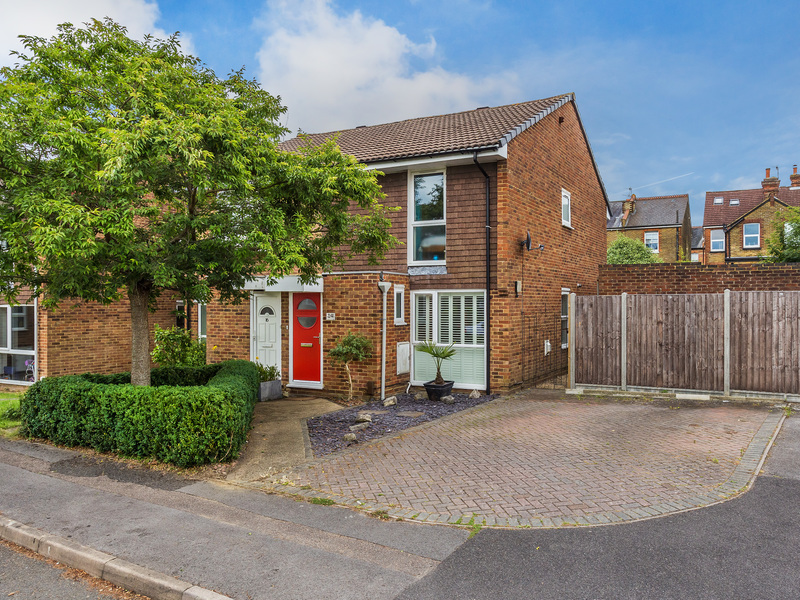 3 bed House - Semi For Sale in Redhill, Surrey
