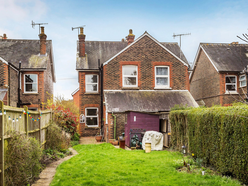 3 Bed House Semi For Sale in Horley