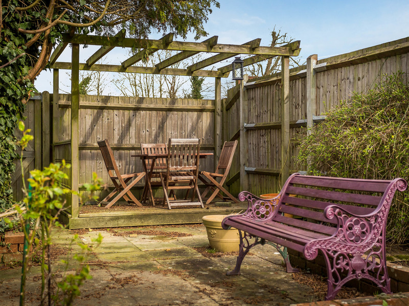 3 bed House - Semi For Sale in Horley, Surrey - 3