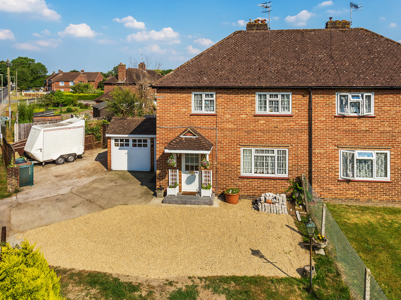 3 bed House - Semi For Sale in Horley, Surrey - 3