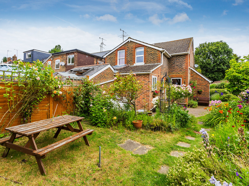 3 bed House - Semi For Sale in Horley, Surrey - 2