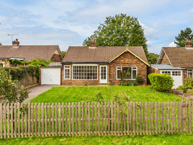3 Bed Bungalow Detached For Sale in Coulsdon