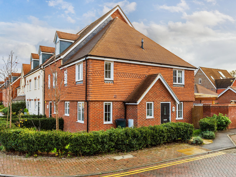3 bed House - Semi For Sale in Horley, Surrey