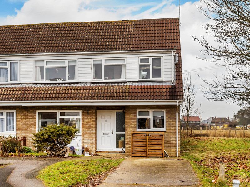 4 bed House - Semi For Sale in Horley, Surrey