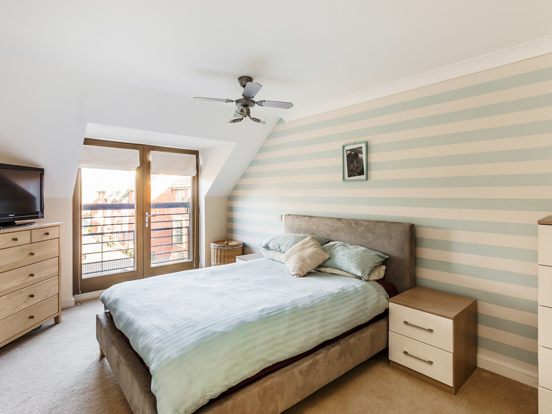5 bed House - Townhouse For Sale in Ifield, West Sussex - 2