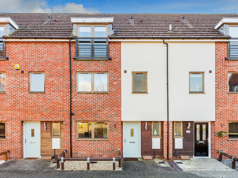 5 Bed House Townhouse For Sale in Ifield