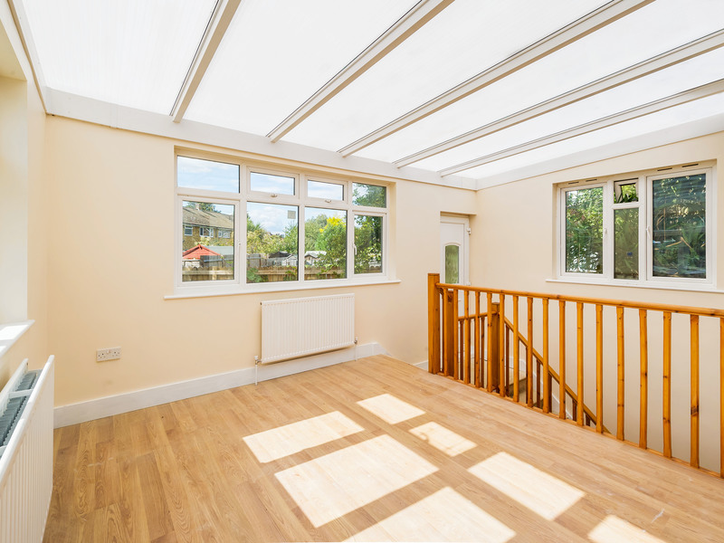 3 bed House - Detached For Sale in Redhill, Surrey - 3