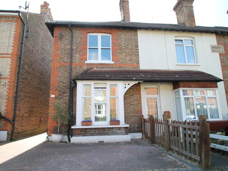 3 bed House - End Terrace For Sale in Redhill, Surrey