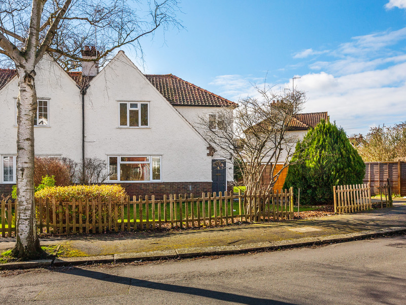 3 bed House - Semi For Sale in Redhill, Surrey