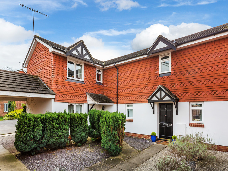 2 bed House - End Terrace For Sale in Weybridge, Surrey