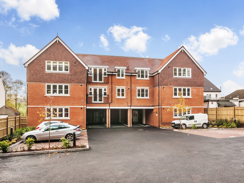 2 bed Apartment For Sale in Kingswood, Surrey