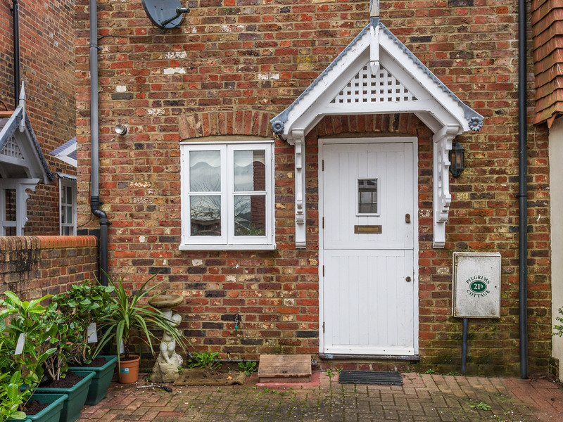 3 bed House - End Terrace For Sale in Reigate, Surrey