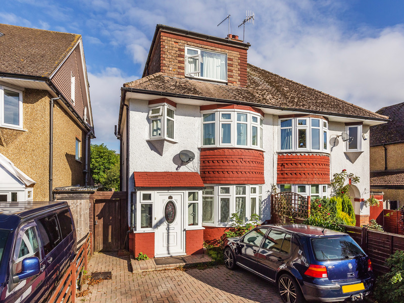 5 Bed House Semi For Sale in Redhill